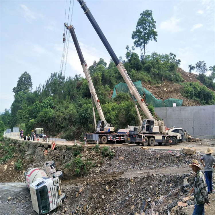 隆昌汽车掉沟里叫吊车救援要多少钱