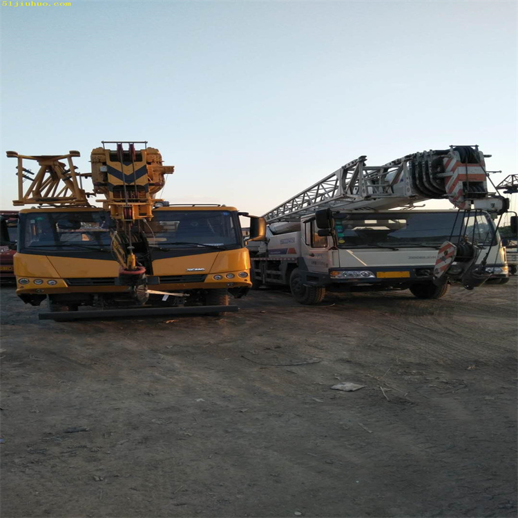 隆昌吊车吊挖机正确办法